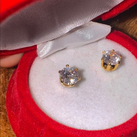 Elegant Gold Stud Earrings - Picture 3 of 9